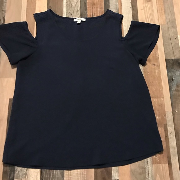 Cold shoulder top - Picture 2 of 2
